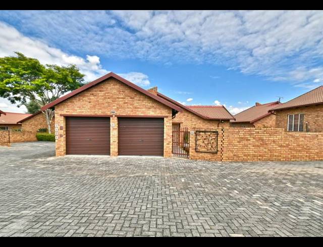 3 BEDROOM TOWNHOUSE FOR SALE IN HONEYDEW